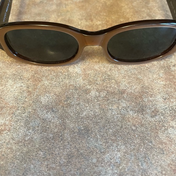 Gucci Sunglasses - Picture 4 of 5